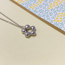 Donut Flower Necklace 甜甜圈花兒項鍊