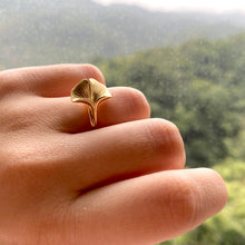Ginkgo 18K Gold Ring