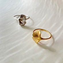 Ginkgo 18K White Gold Ring