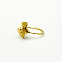 Ginkgo 18K Gold Ring