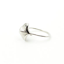 Ginkgo 18K White Gold Ring