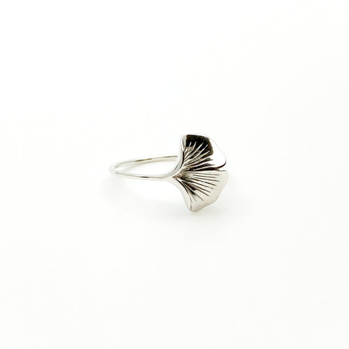Ginkgo 18K White Gold Ring