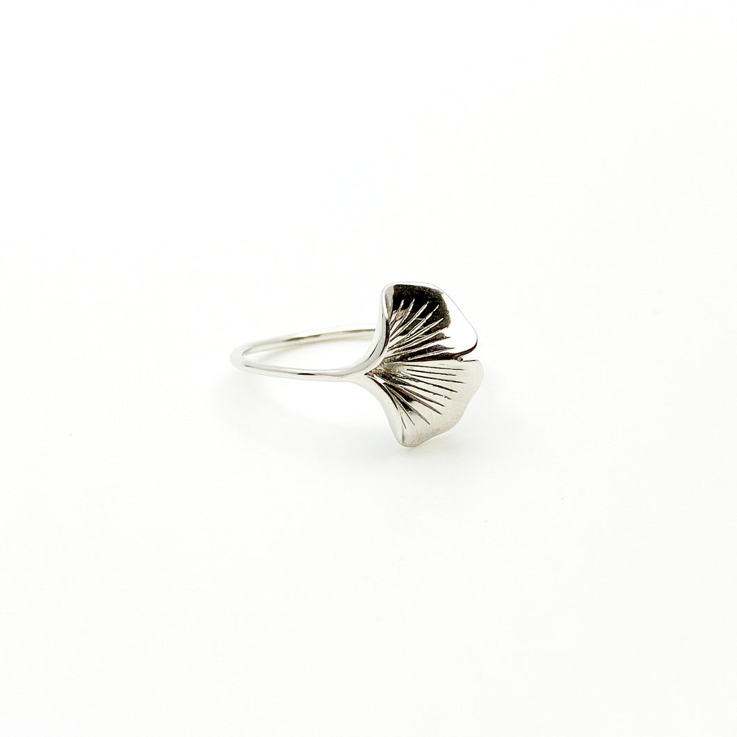 Ginkgo 18K White Gold Ring