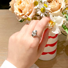 Ginkgo 18K White Gold Ring
