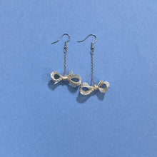 Bow Earrings (White) 銀白色蝴蝶結耳環