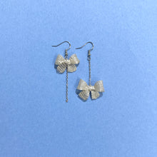 Bow Earrings (White) 銀白色蝴蝶結耳環
