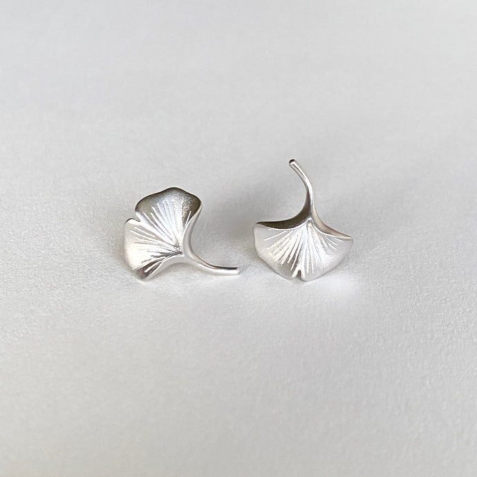 Ginkgo Matt White Gold Stud Earrings