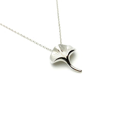 Ginkgo White Gold Necklace