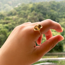 Ginkgo 18K Gold Ring